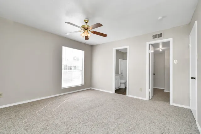 $662 | 7700 West Airport Boulevard, Unit 902, Houston, TX 77071