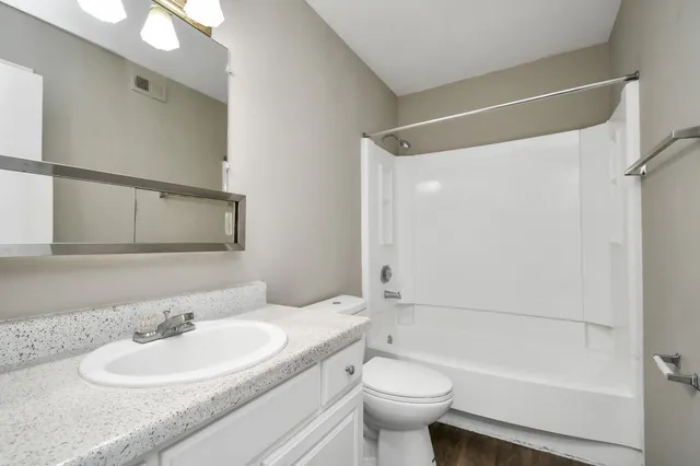 $662 | 7700 West Airport Boulevard, Unit 902, Houston, TX 77071