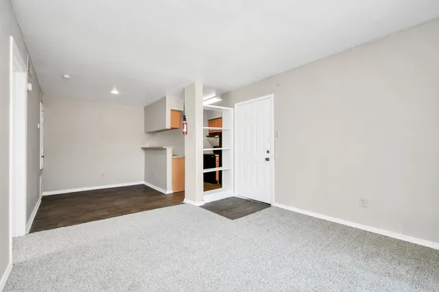 $662 | 7700 West Airport Boulevard, Unit 902, Houston, TX 77071