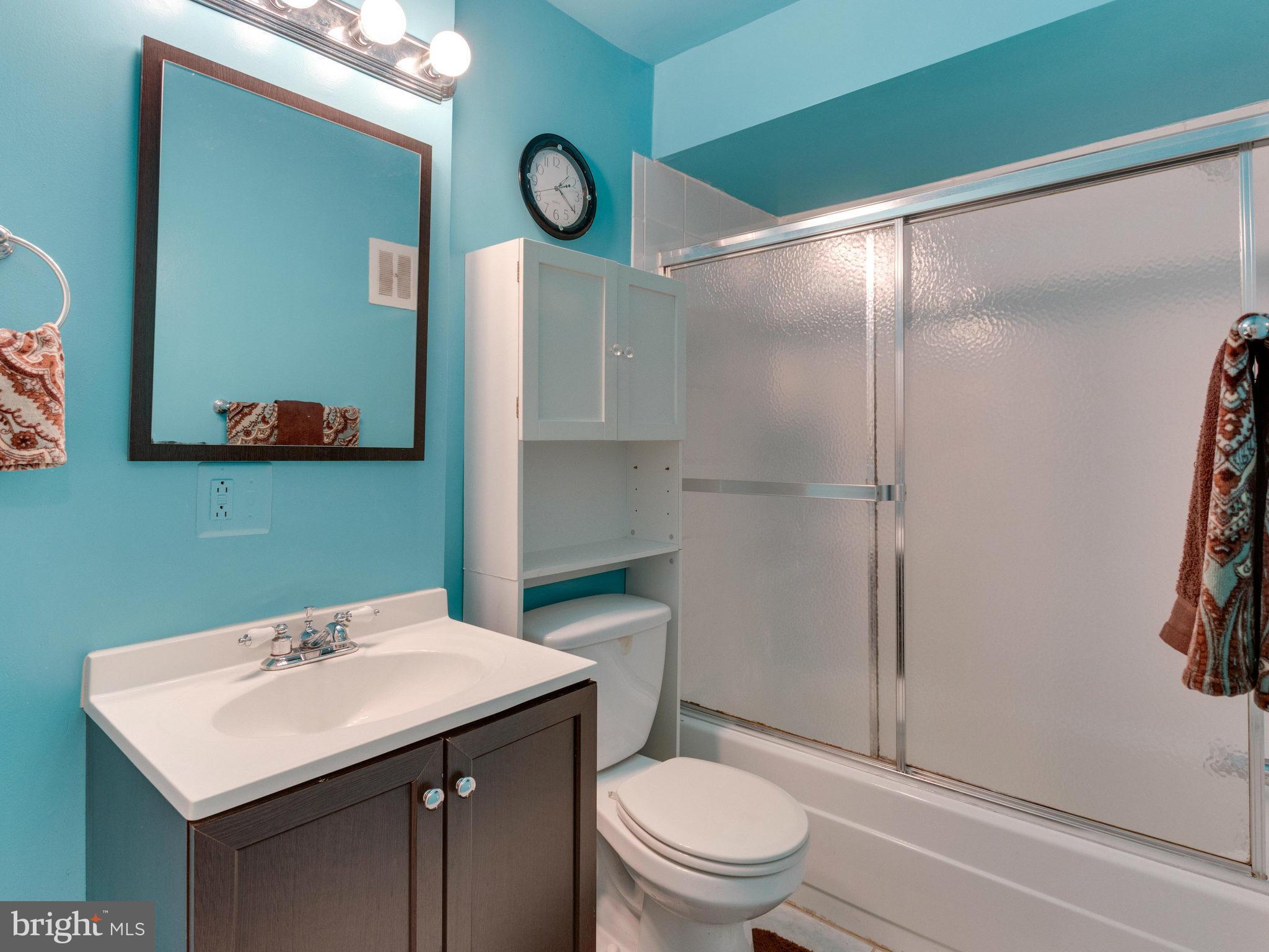 8114 Colony Point Road, Unit 235 Springfield, VA 22152 - Photo 12 of 16 Bath