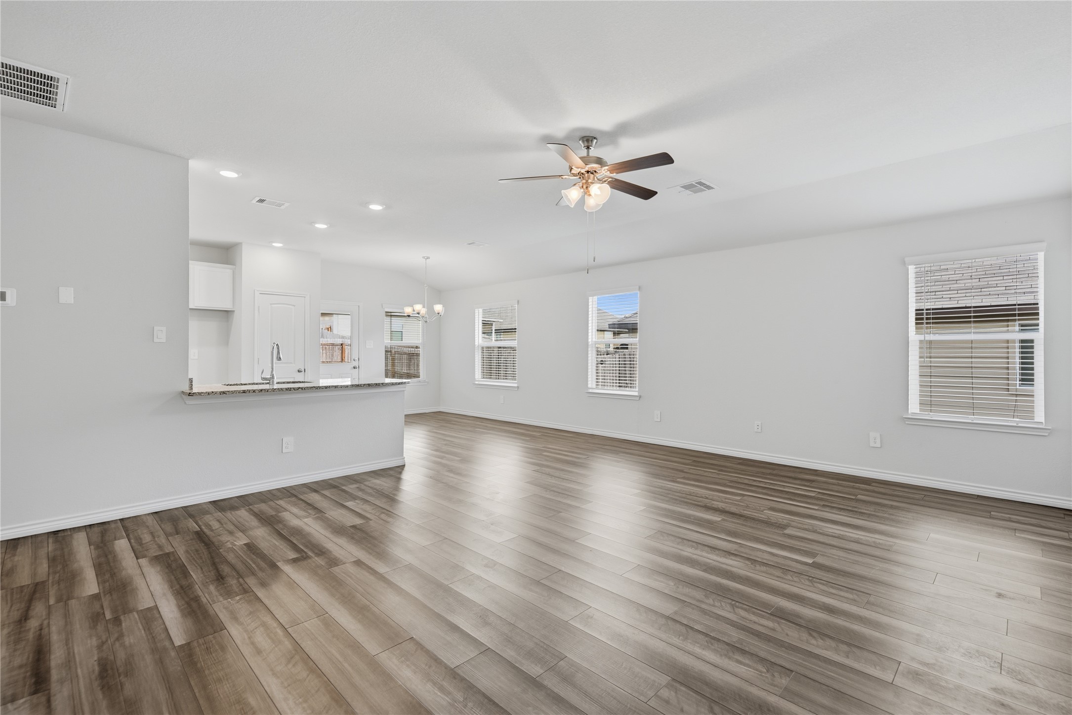1010 Fannin Street Brenham, TX 77833 - Photo 17 of 30 Livingroom
