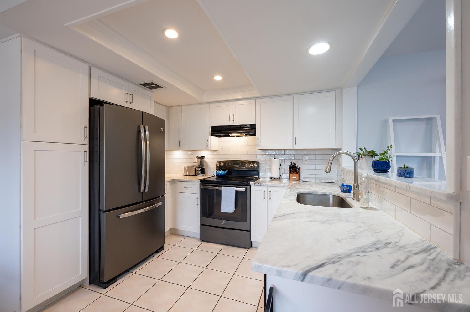 286 B Tabor Road Monroe Township, NJ 08831 - Photo 6 of 16
