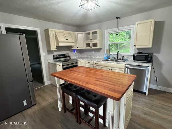 $359,900 | 115 Red Oak Lane, New Tazewell, TN 37825