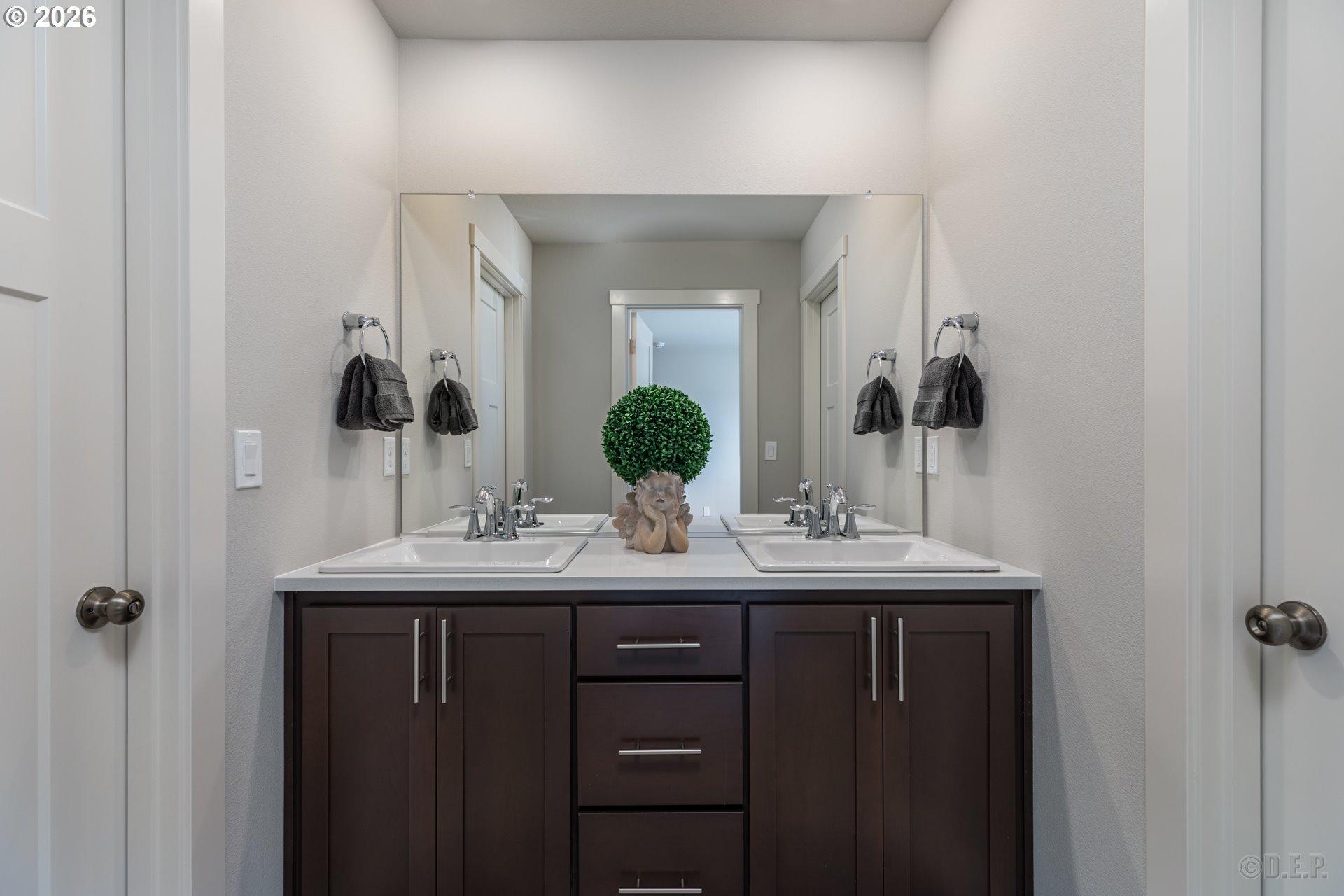 33358 Southwest Rokin Way Scappoose, OR 97056 - Photo 17 of 26 Bathroom, Continental