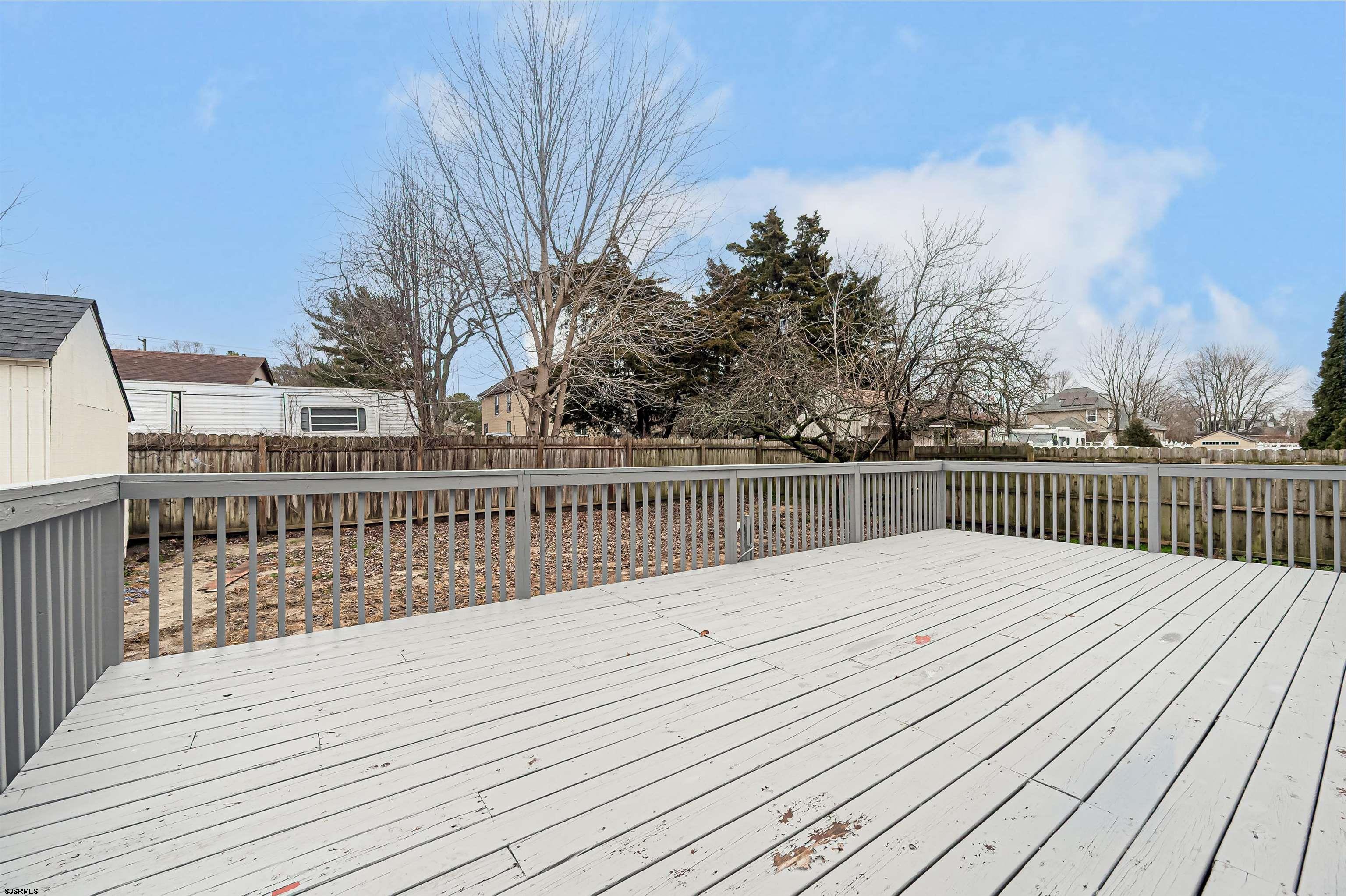 517 Superior Road Egg Harbor Township, NJ 08234 - Photo 34 of 35 a balcony with wooden floor and fence