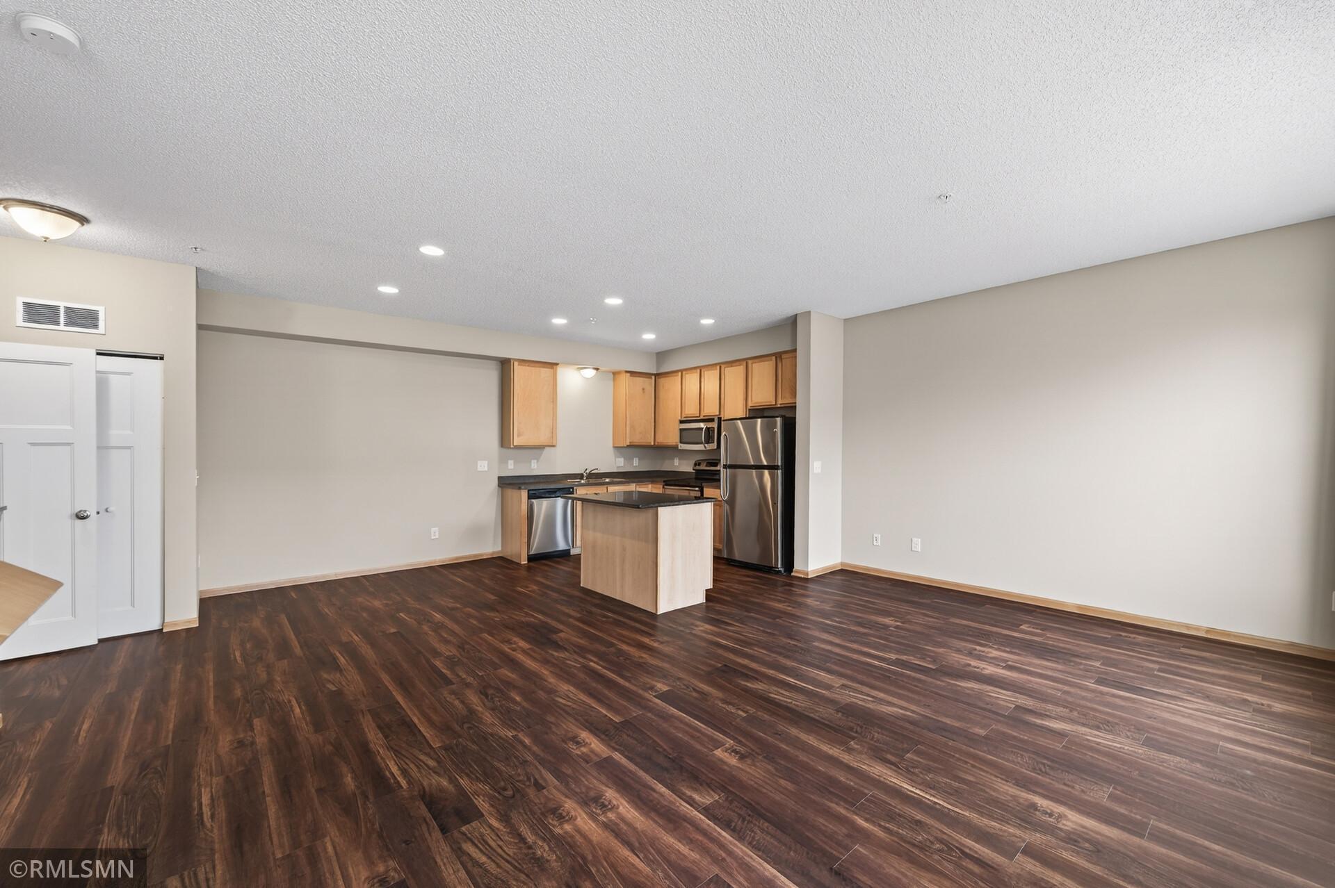11688 84th Avenue North Maple Grove, MN 55369 - Photo 2 of 18