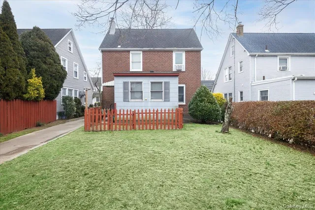 $824,000 | 21 Cornell Street, Williston Park, NY 11596