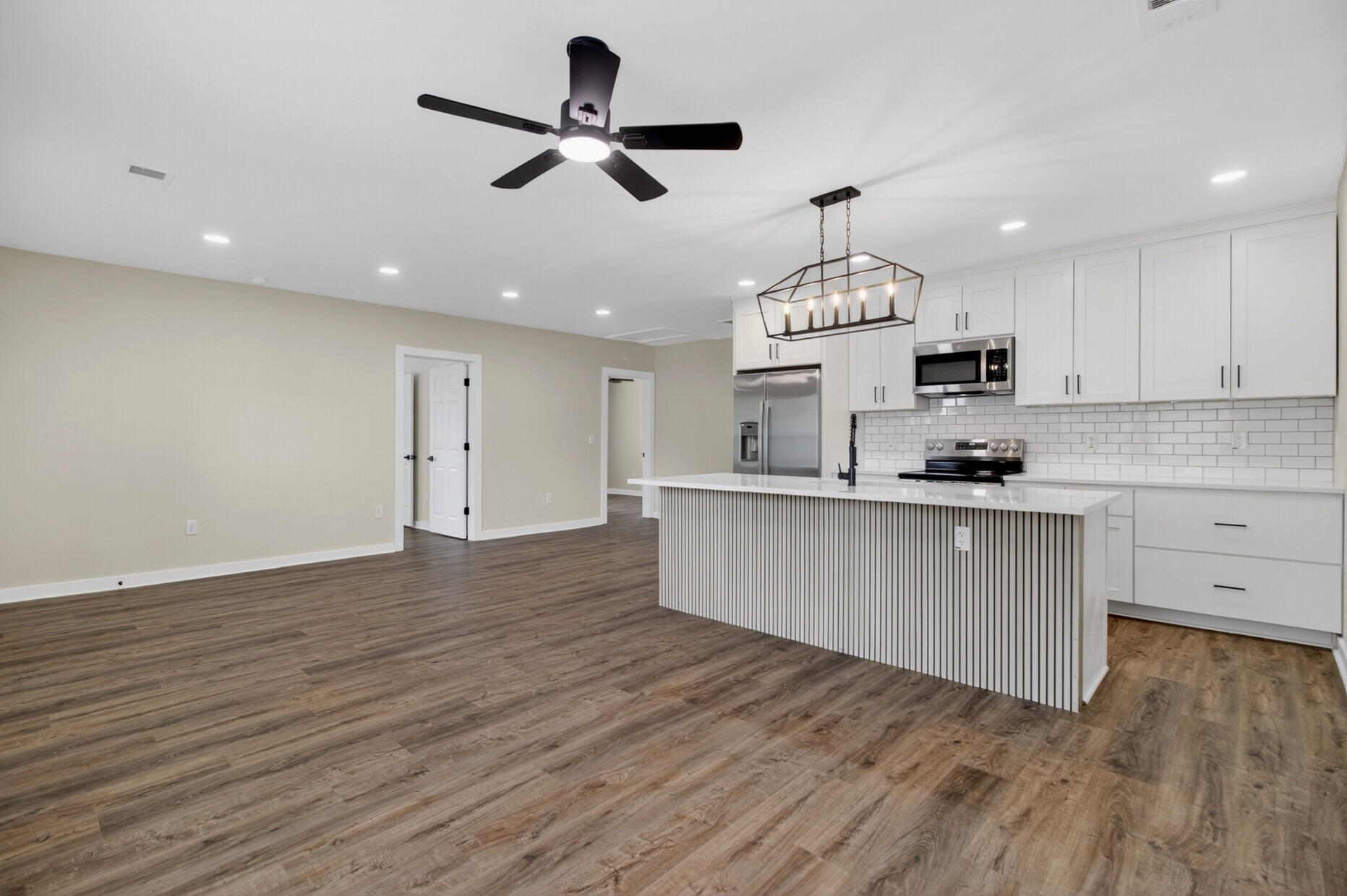 2136 Commander Road North Charleston, SC 29405 - Photo 8 of 31