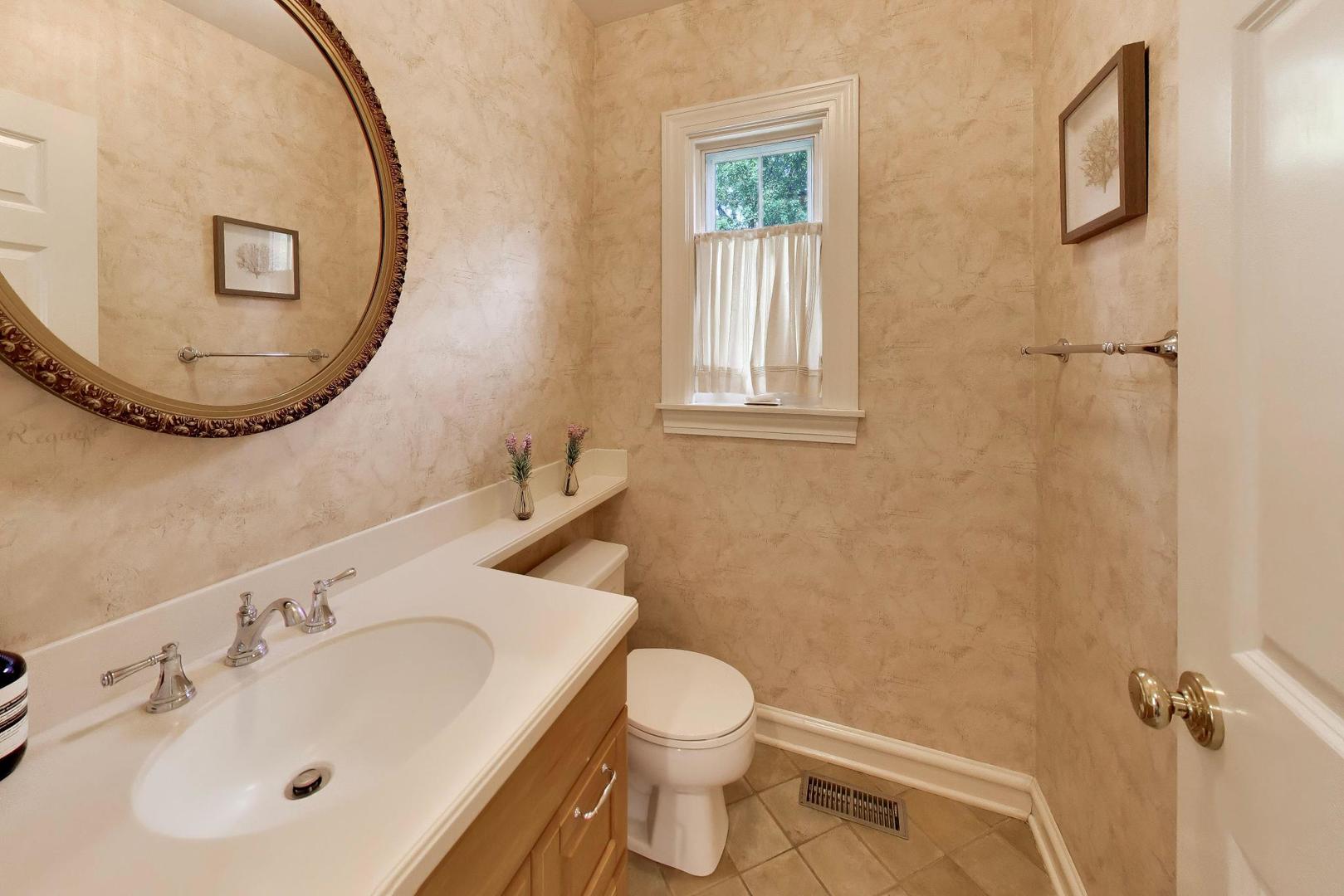1020 Pontiac Road Wilmette, IL 60091 - Photo 12 of 33 Gallery Image 12