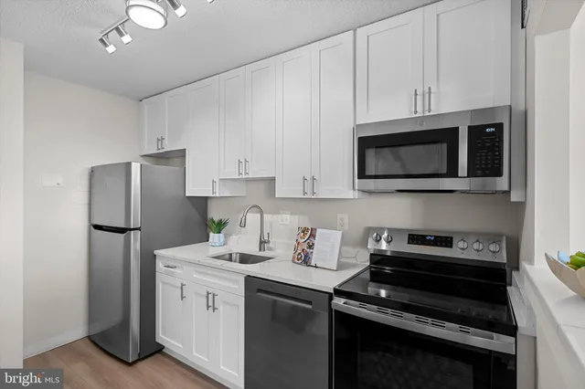 $299,000 | 2059 Huntington Avenue, Unit 1414, Alexandria, VA 22303