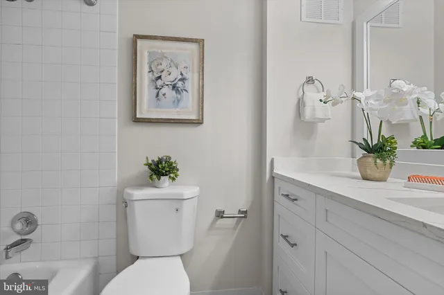 $299,000 | 2059 Huntington Avenue, Unit 1414, Alexandria, VA 22303