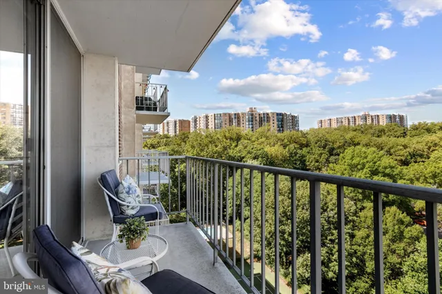 $299,000 | 2059 Huntington Avenue, Unit 1414, Alexandria, VA 22303