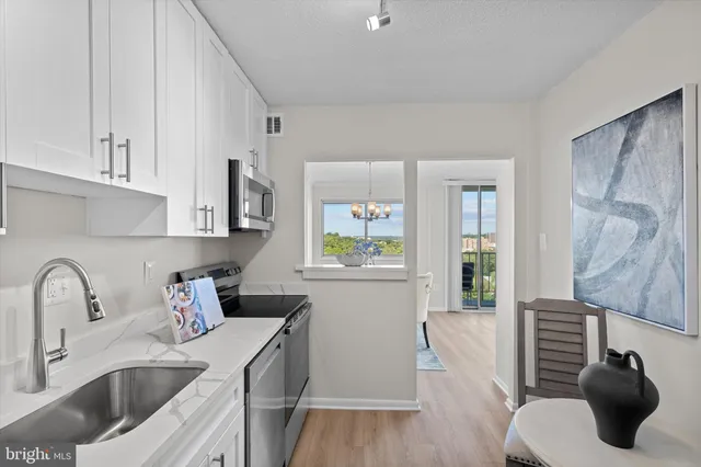 $299,000 | 2059 Huntington Avenue, Unit 1414, Alexandria, VA 22303