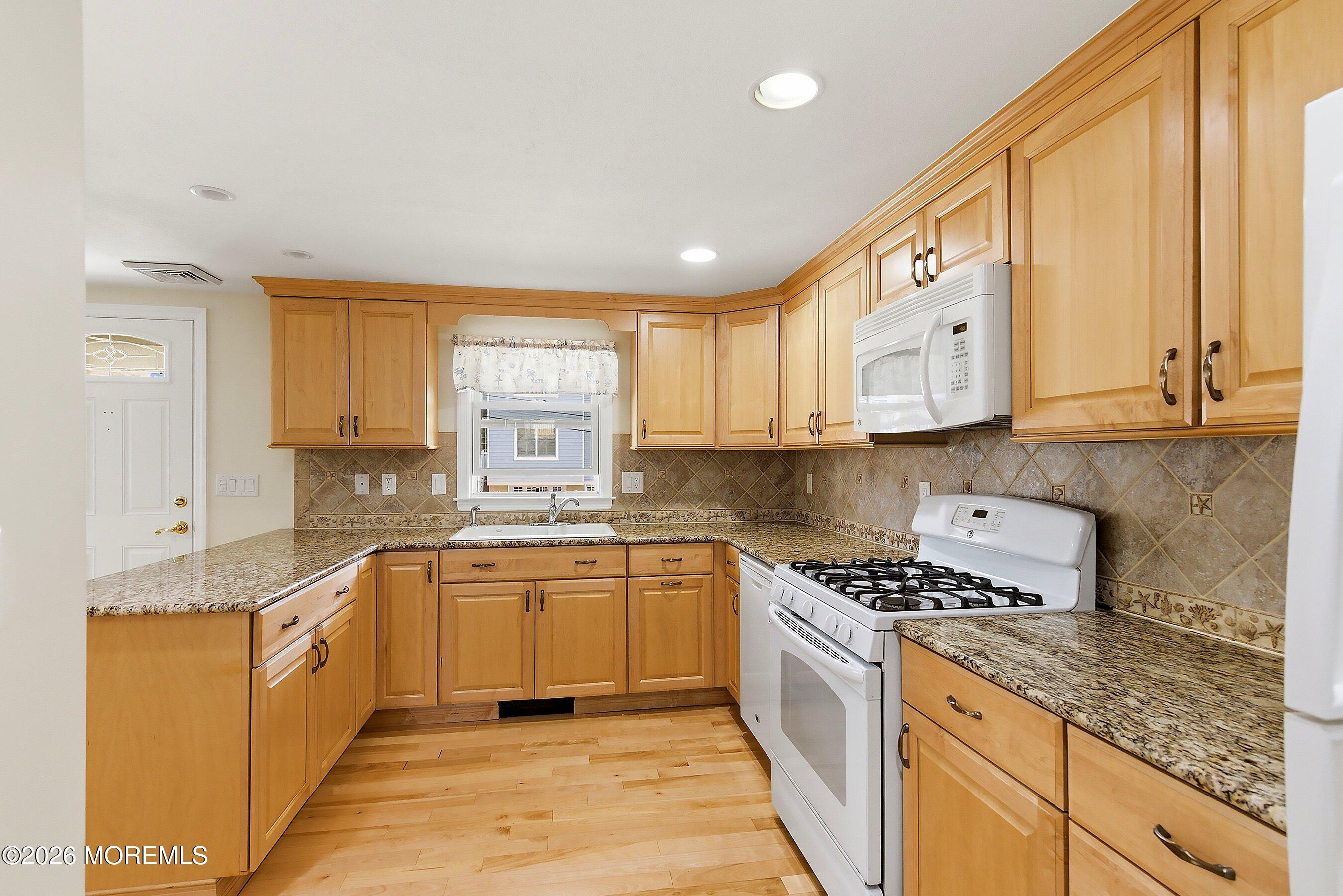 352 Silver Bay Road Toms River, NJ 08753 - Photo 6 of 43 19-Kitchen 1C