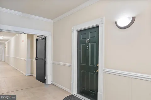 $399,995 | 4850 Eisenhower Avenue, Unit 204, Alexandria, VA 22304
