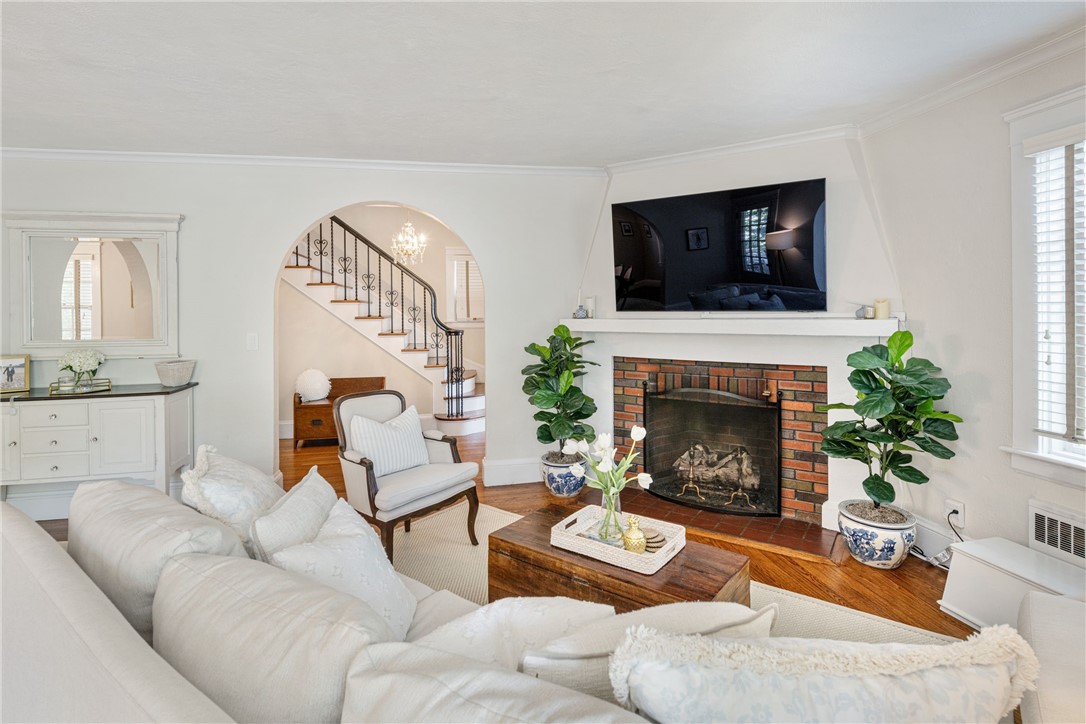 348 Slater Avenue Providence, RI 02906 - Photo 12 of 43