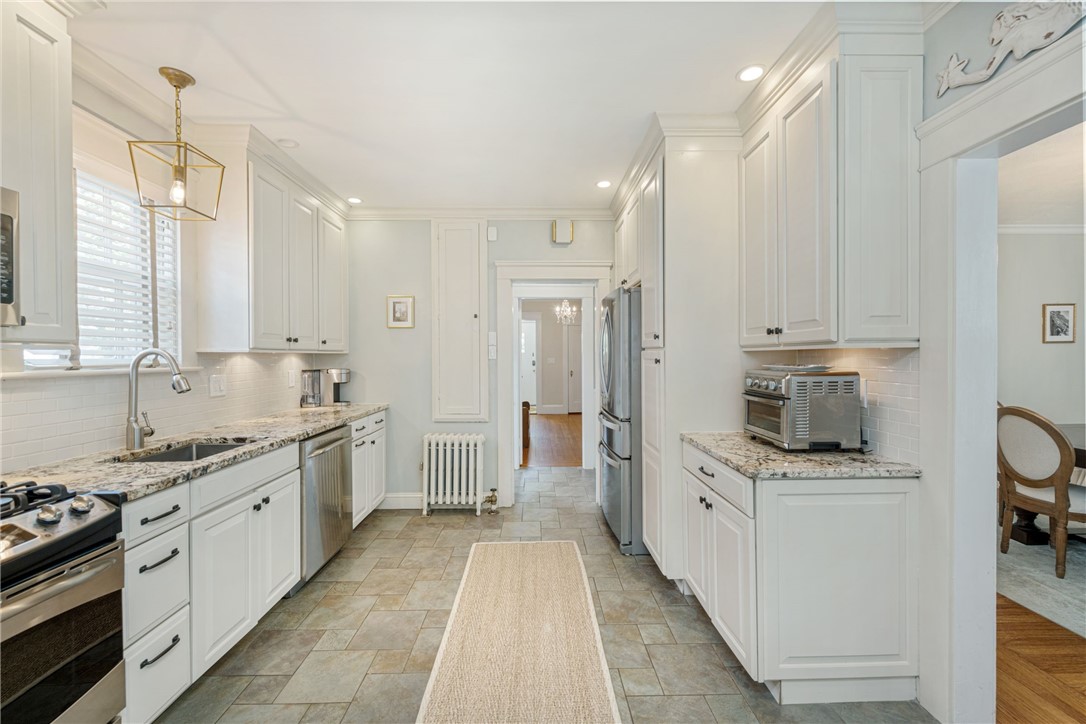 348 Slater Avenue Providence, RI 02906 - Photo 20 of 43