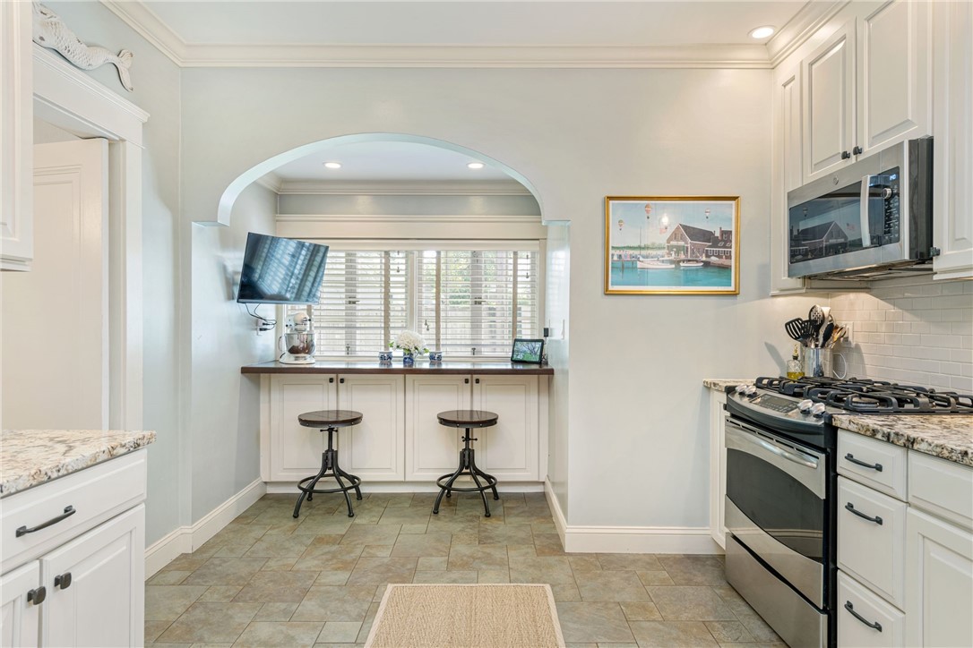 348 Slater Avenue Providence, RI 02906 - Photo 22 of 43