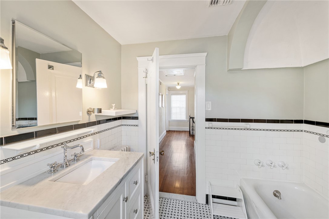 348 Slater Avenue Providence, RI 02906 - Photo 31 of 43