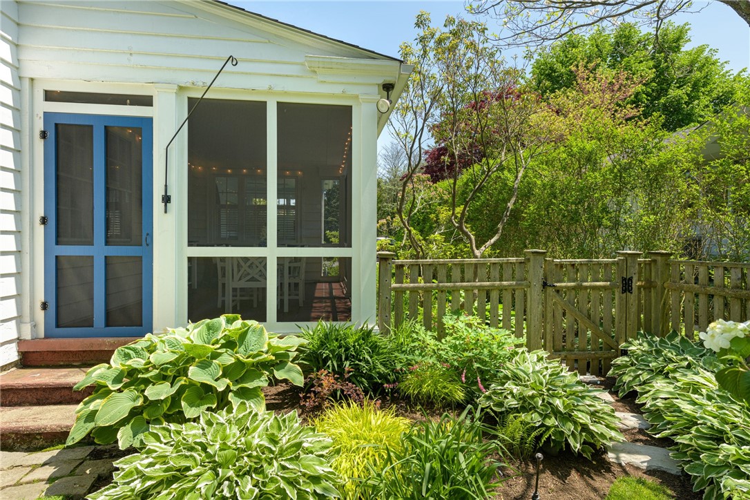 348 Slater Avenue Providence, RI 02906 - Photo 39 of 43