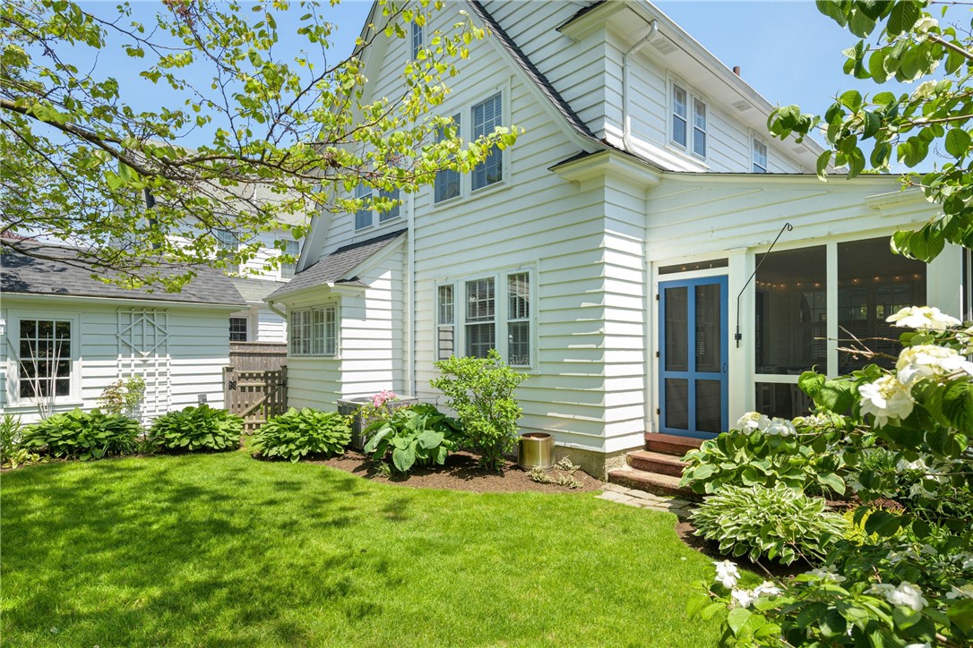 348 Slater Avenue Providence, RI 02906 - Photo 4 of 43