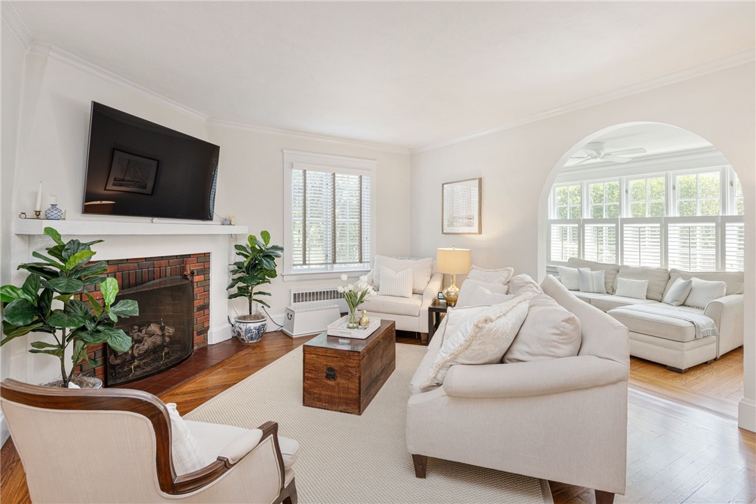 348 Slater Avenue Providence, RI 02906 - Photo 8 of 43