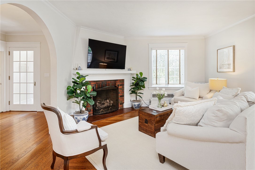 348 Slater Avenue Providence, RI 02906 - Photo 9 of 43