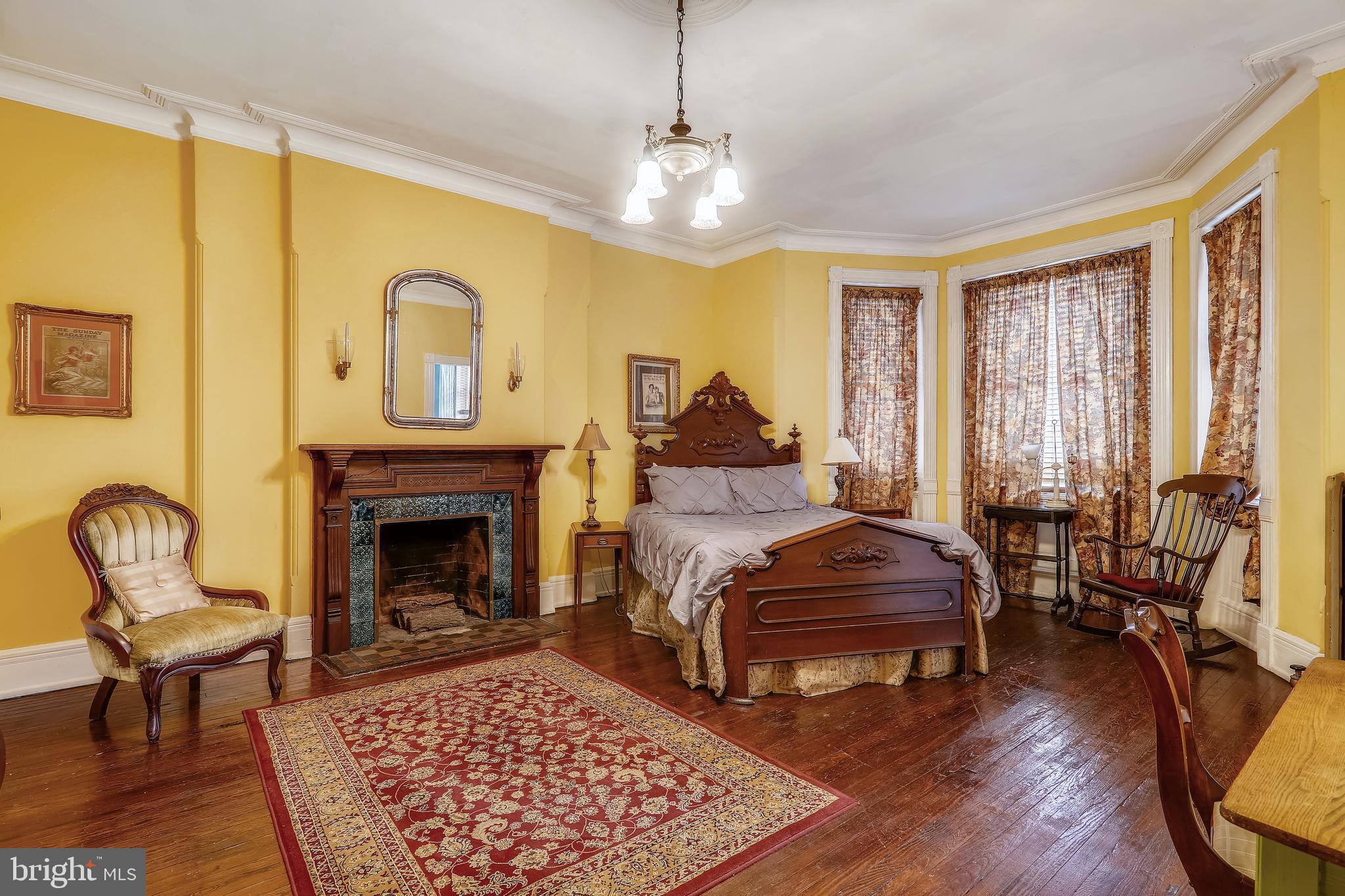23 Logan Circle Northwest Washington, DC 20005 - Photo 12 of 59 Enormous front bedroom with bay window.