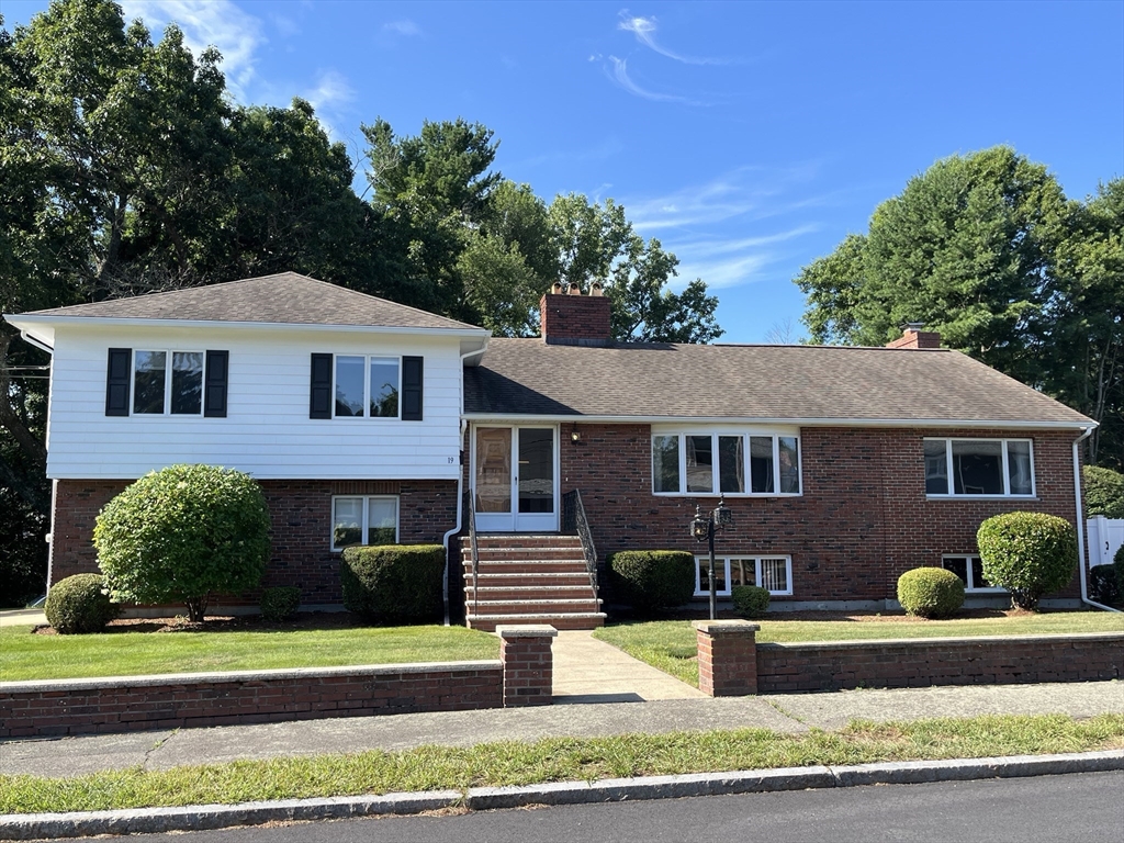 19 Longbow Road Stoneham, MA 02180 - Photo 1 of 23 Gallery Image 1