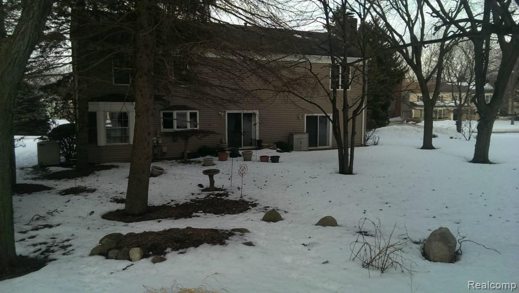 1325 East Fairview Lane Rochester, MI 48306 - Photo 5 of 35 Rear View