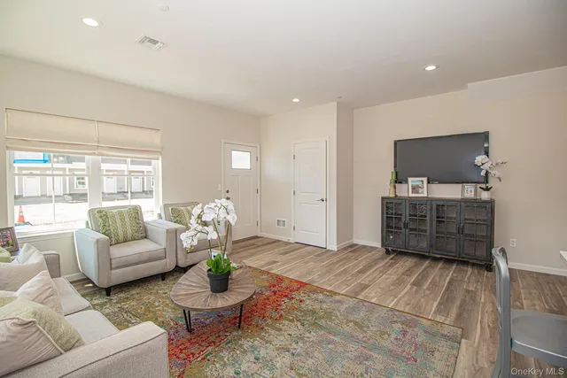 $3,500 | 111 Ashley Court, North Babylon, NY 11703