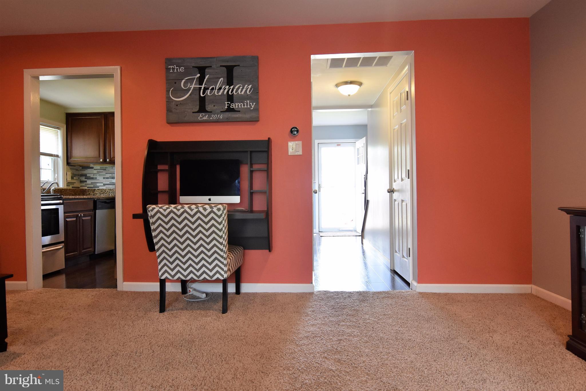 8554 Beacon Point Road Pasadena, MD 21122 - Photo 5 of 30 Living Room view