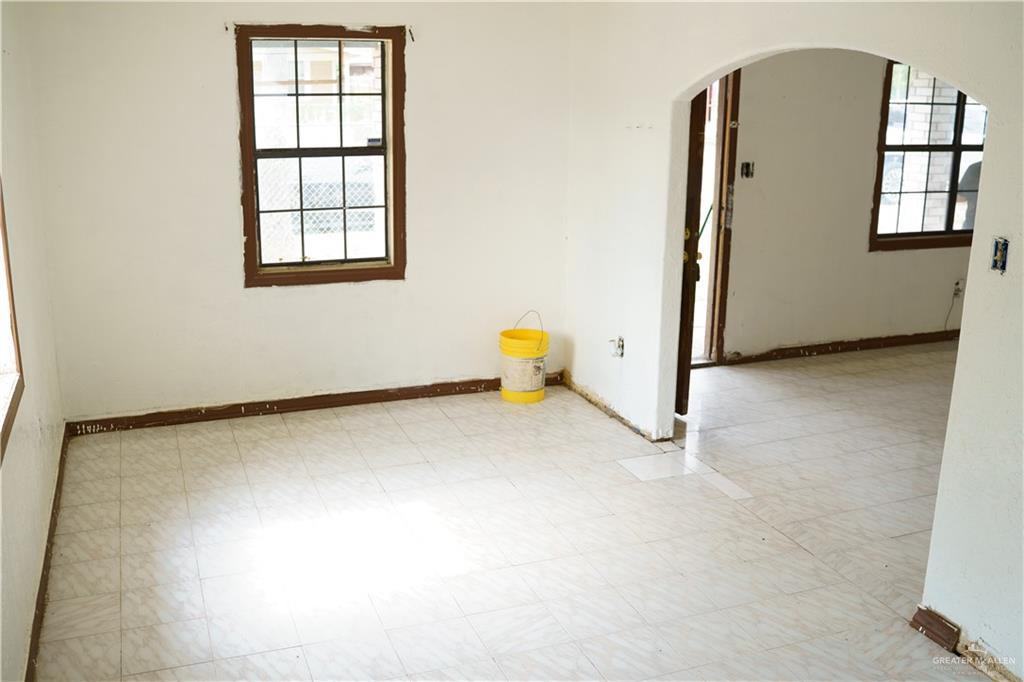 5909 Kountry Loop Mission, TX 78574 - Photo 8 of 23 an empty room with windows