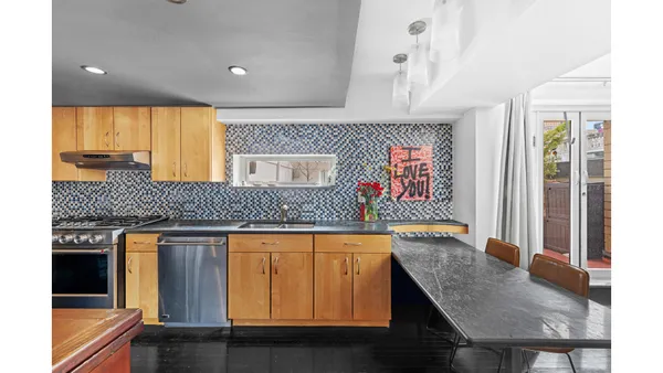 $1,250,000 | 372 5th Avenue, Unit PH10A | Midtown South