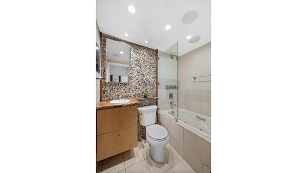 $1,250,000 | 372 5th Avenue, Unit PH10A | Midtown South