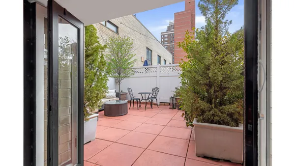 $1,250,000 | 372 5th Avenue, Unit PH10A | Midtown South