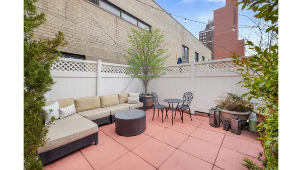 $1,250,000 | 372 5th Avenue, Unit PH10A | Midtown South