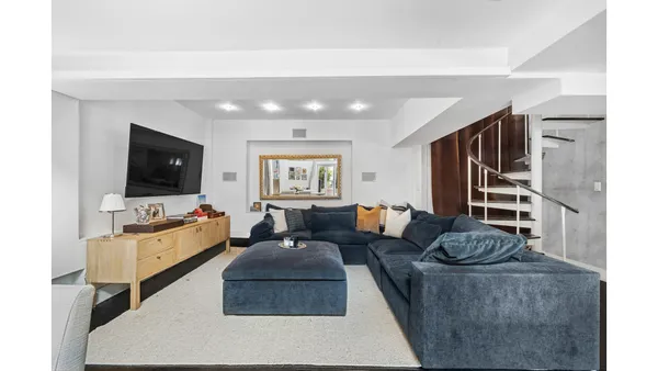 $1,250,000 | 372 5th Avenue, Unit PH10A | Midtown South