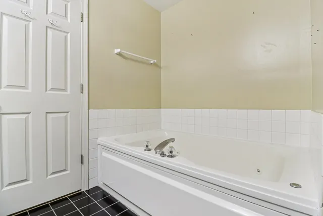 $305,000 | 136 Parkview Drive, Wauconda, IL 60084