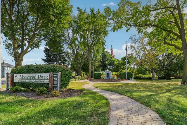 $305,000 | 136 Parkview Drive, Wauconda, IL 60084