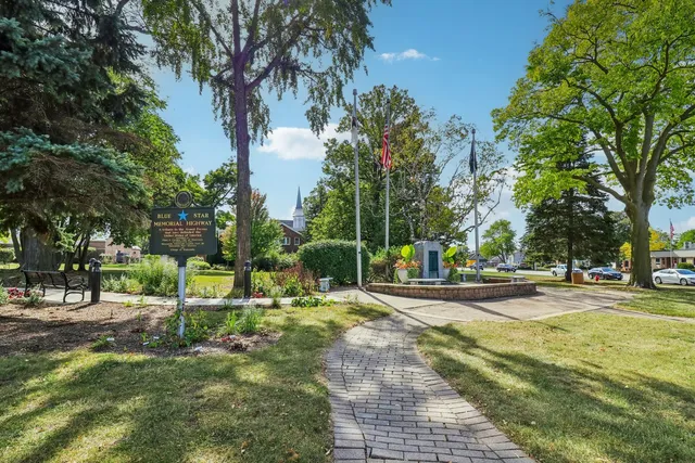 $305,000 | 136 Parkview Drive, Wauconda, IL 60084