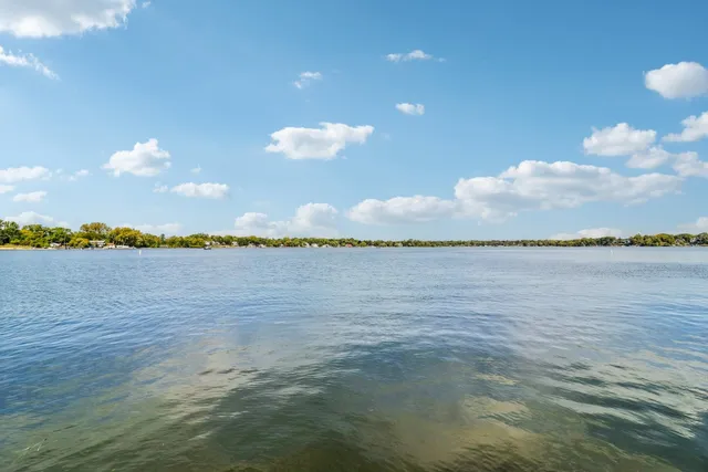 $305,000 | 136 Parkview Drive, Wauconda, IL 60084