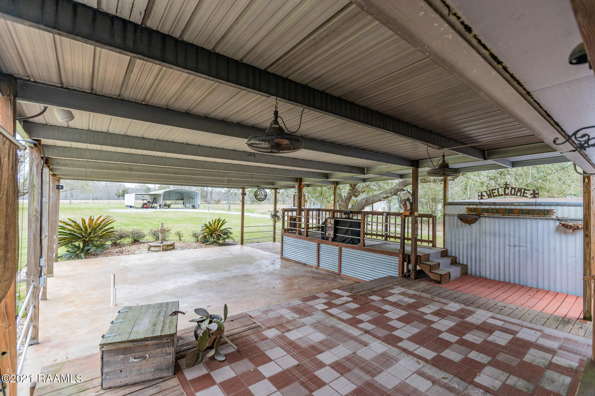 439 St Clair Road Breaux Bridge, LA 70517 - Photo 18 of 34 11-Patio (1)