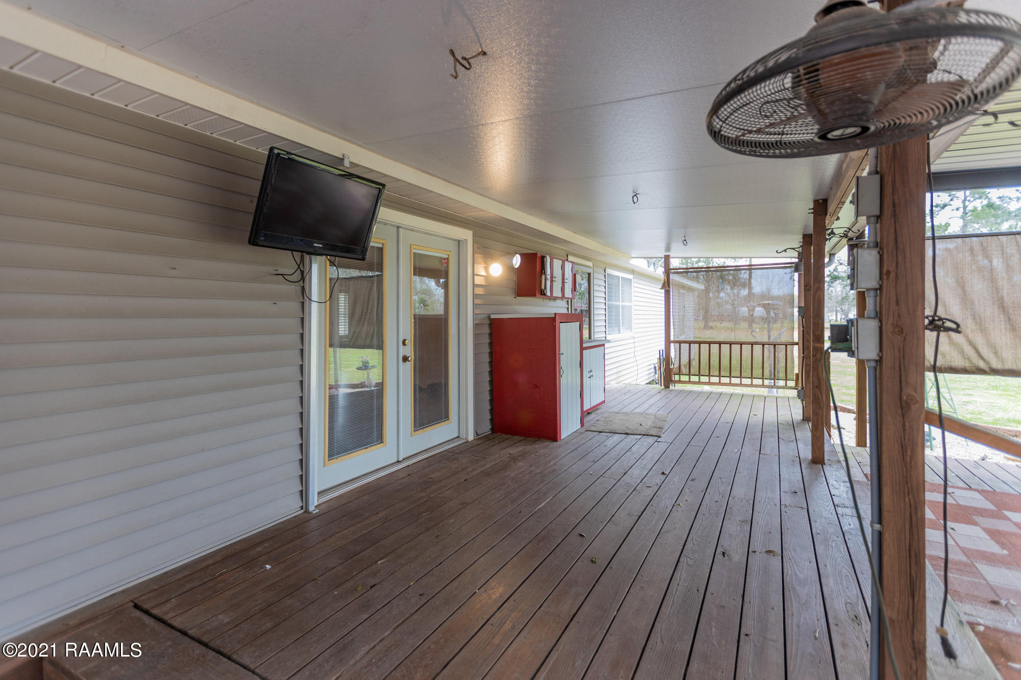 439 St Clair Road Breaux Bridge, LA 70517 - Photo 20 of 34 11-Patio (3)