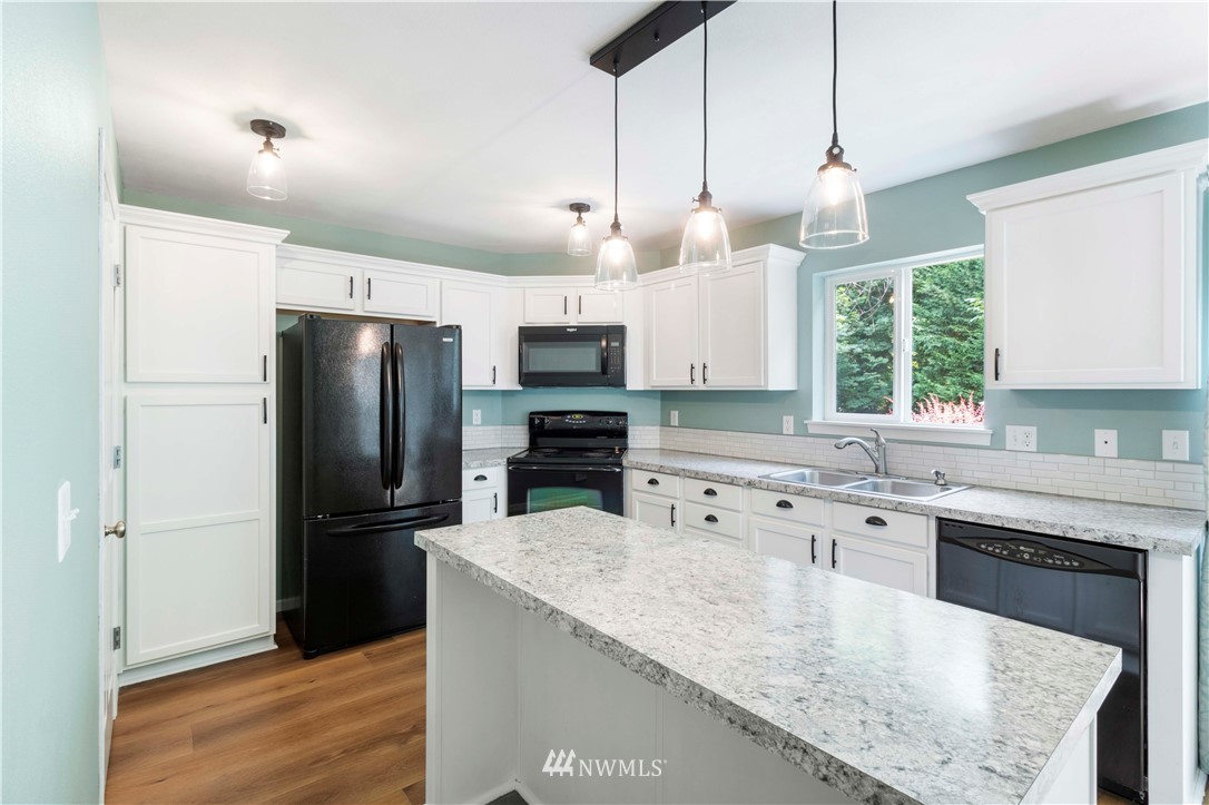4465 Roxanna Loop Southeast Lacey, WA 98503 - Photo 9 of 24 Gallery Image 9