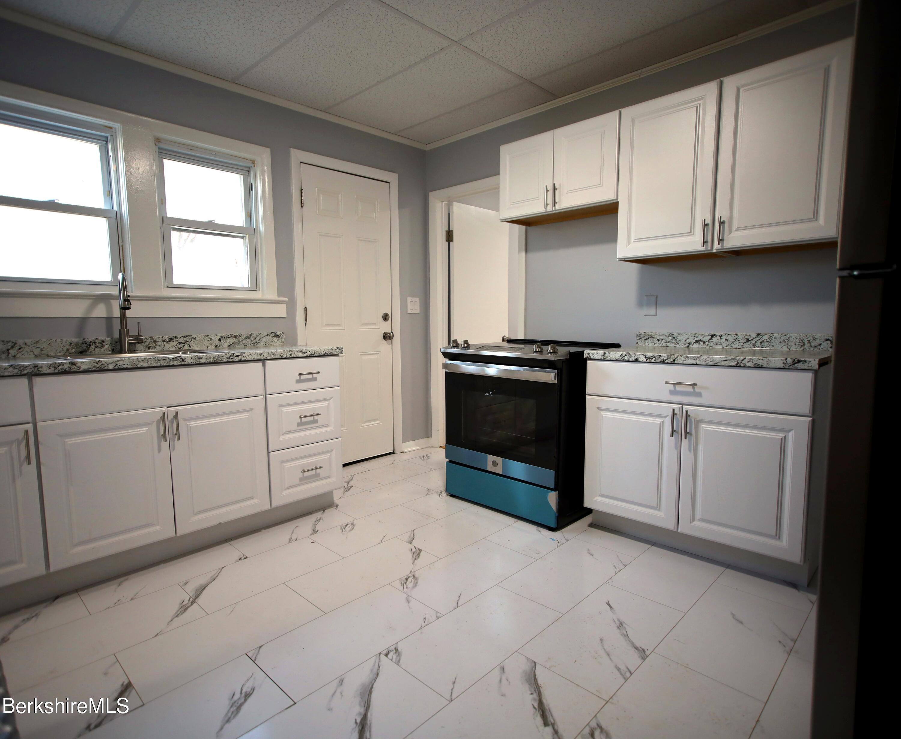 68 Union Street Pittsfield, MA 01201 - Photo 7 of 8 80-1 Union - Kitchen
