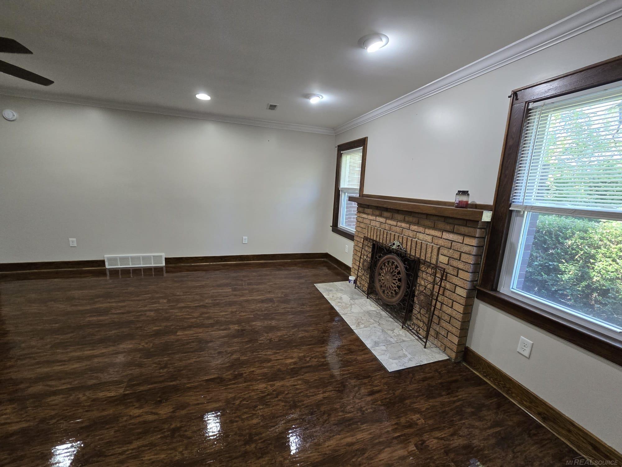 4105 Midland Road Saginaw, MI 48603 - Photo 4 of 25 50186249-406d020c-bae3-4757-97c5-62557a5b94dd.JPG