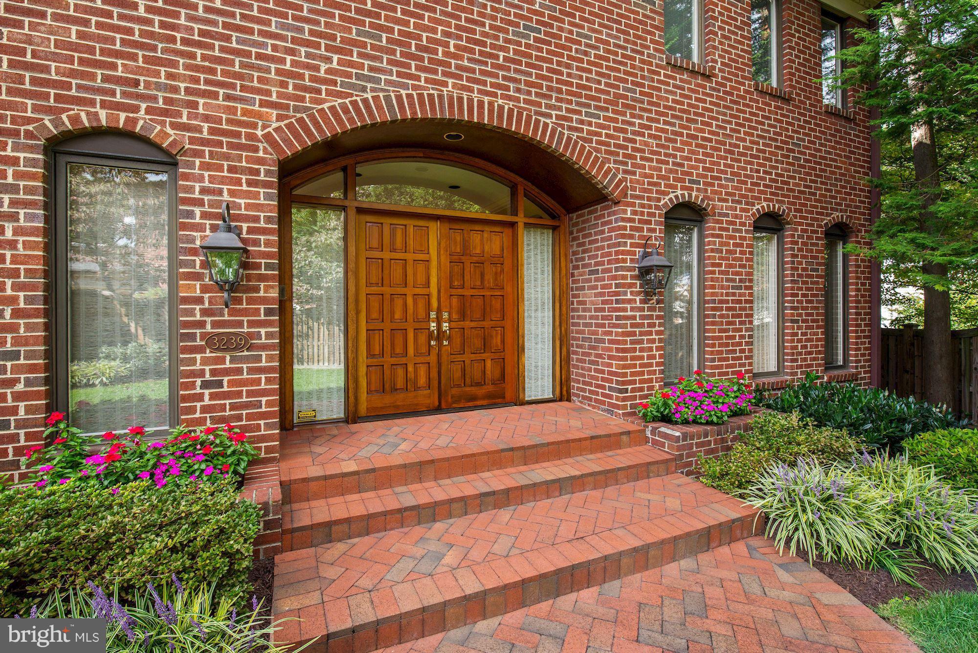 3239 Ellicott Street Northwest Washington, DC 20008 - Photo 3 of 28 3239 Ellicott Street, NW