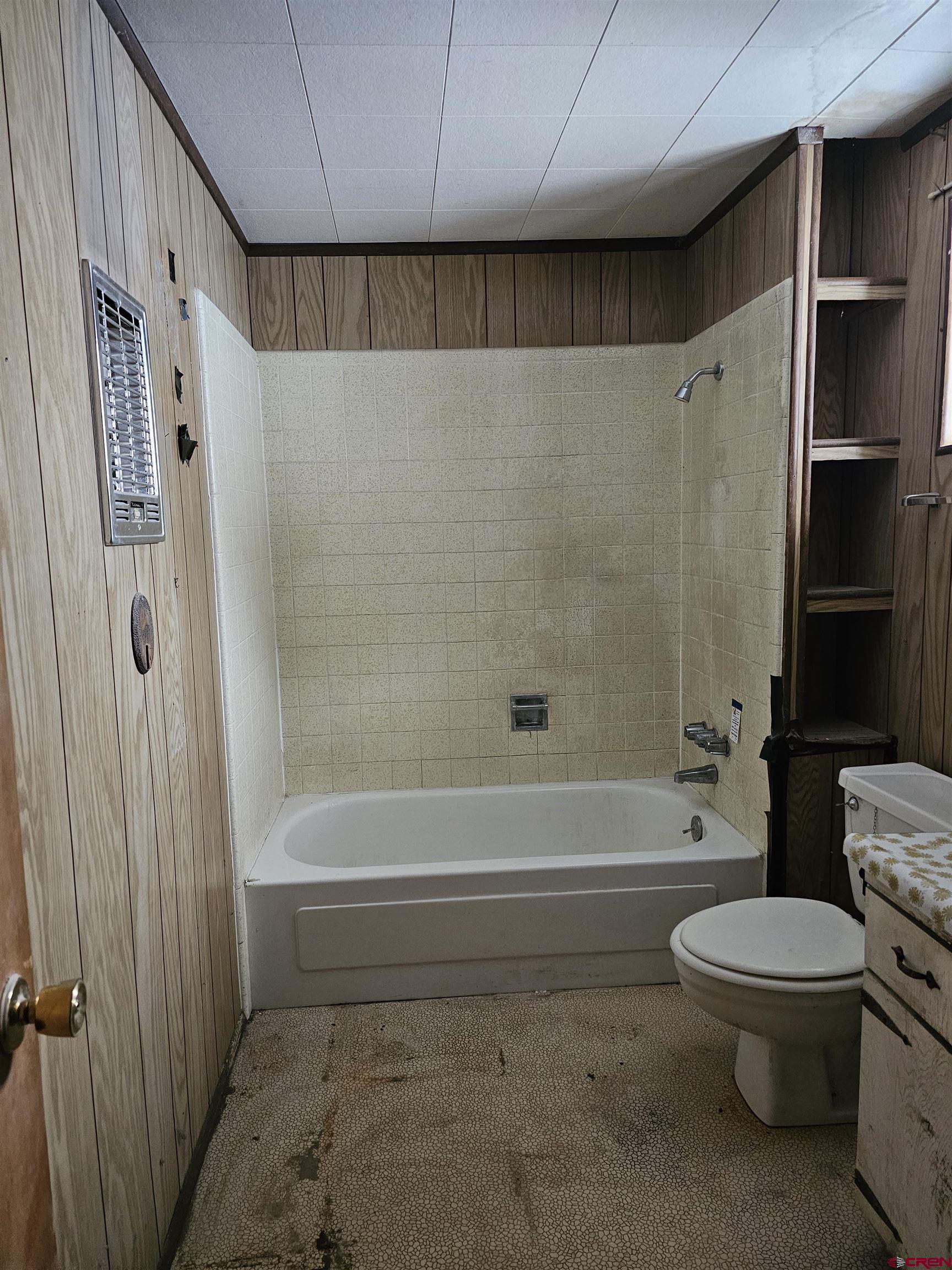 206 4th Street Ouray, CO 81427 - Photo 9 of 18 a bathroom with a toilet and a bathtub