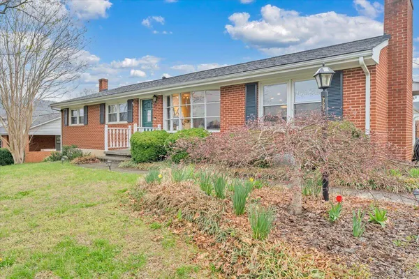 $309,900 | 727 Plantation Circle, Roanoke, VA 24019